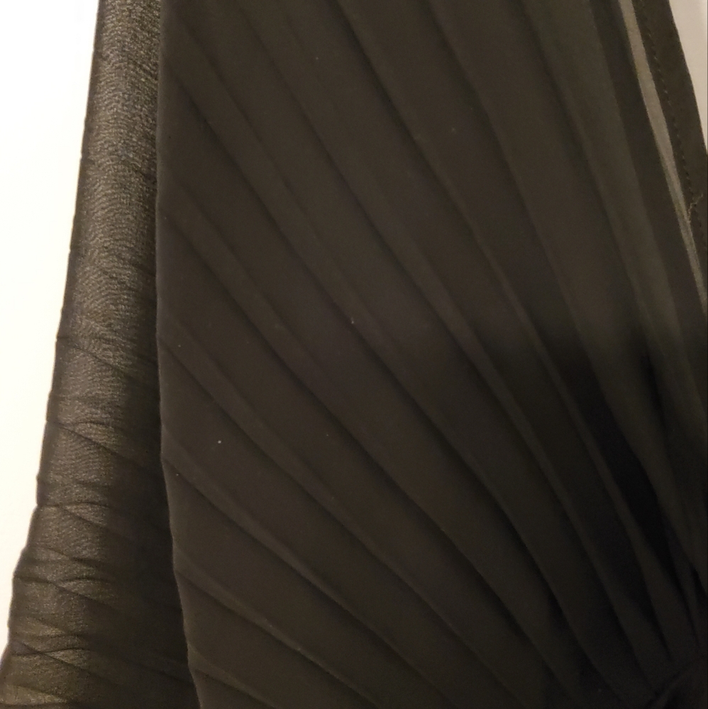 🔥Janice Black Sequin Dress with Pleated Sleeves ( Size S)🔥 - Picture 6 of 8